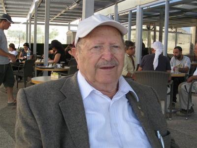 עצירה ראשונה בעובדת