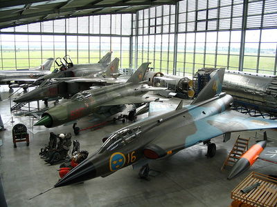 800px-Kampfflugzeuge_Deutsches_Museum.jpg