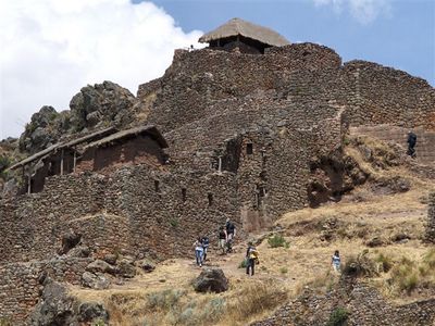 inka site around Pisaq