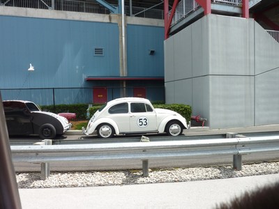 מכונית חצויה, סיור מאחורי הקלעים, Hollywood studios