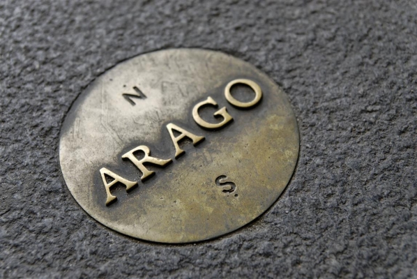 2. Paris - Medaillon_Arago97A (Medium).jpg