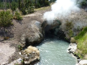 פה הדרקון, Mud Volcano, ילוסטון.