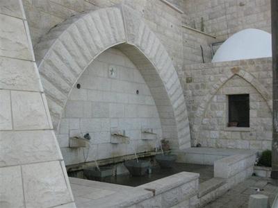 המעיין במרכז הכפר