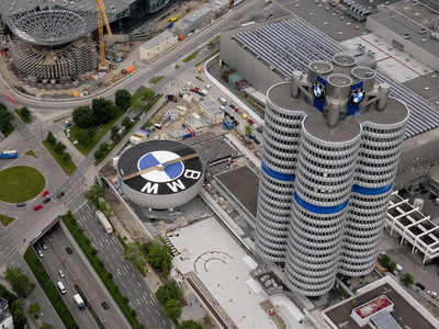 589-53-bmw-muenchen-konzernzentrale-bmw-welt-werk-museum-org.jpg