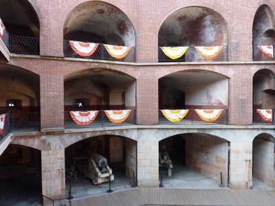 החצר של Fort Point, סן פרנסיסקו.