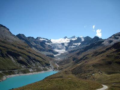 ליד Lac du Moiry.
