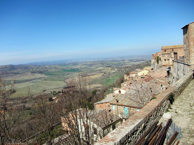 הנוף הנשקף מהעיירה Montepulciano בטוסקנה