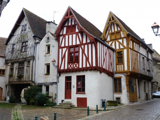 6.4 Noyers-sur-Serein - P1090535 (Medium).JPG