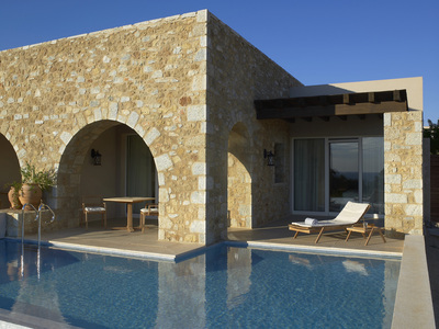 בריכה פרטית בקוסטה נברינו, באדיבות Costa Navarino