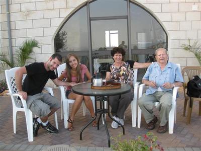 מול הנוף באלף נוף ונוף