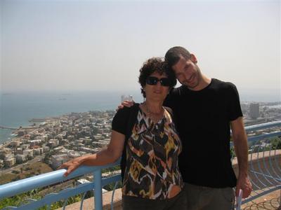 עם בני בנקודת התצפית בסטלה מריס
