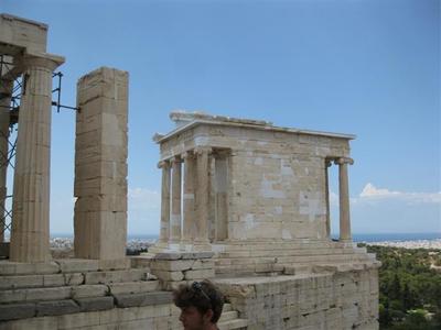 מקדש אתנה בכניסה לאקרופוליס