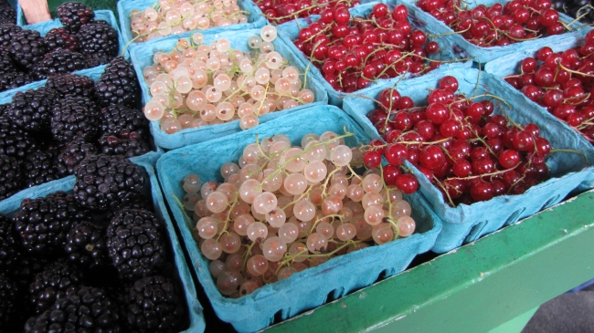 IMG_2857 -; פירות יער בחנות ב-Pikes Place market