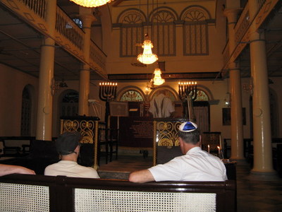 בבית כנסת של ינגון