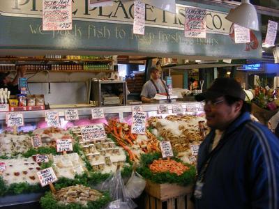 דוכן דגים ב- PIKE MARKET
