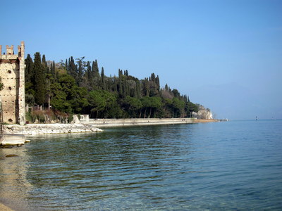 שפת אגם גארדה בעיירה Sirmione