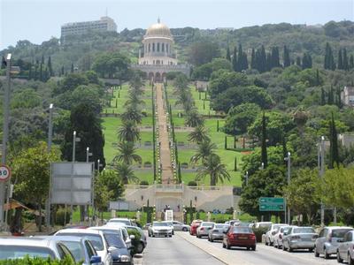 מבט על הגנים הבהיים מהמושבה הגרמנית