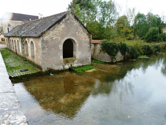 6.4 Noyers-sur-Serein - P1090555 (Medium).JPG