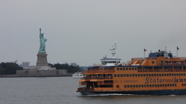 IMG_4058 – Staten Island Ferry וברקע פסל החרות
