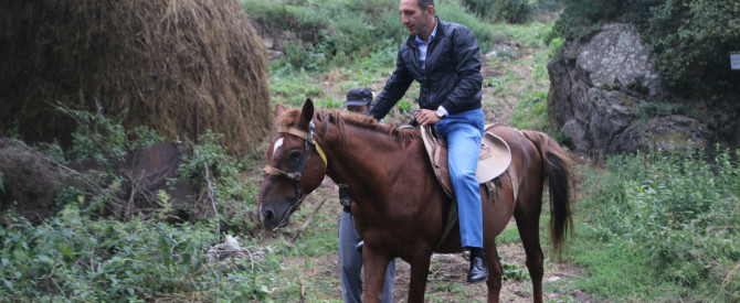 הנהג ארטק בארמניה מתוך הטיפ של דבורה77 - למטייל