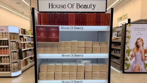 Rare Beauty של סלינה גומז נוחת בישראל