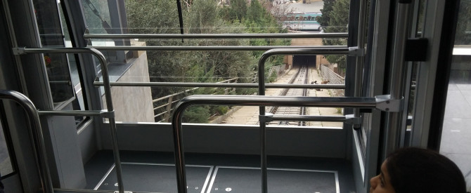 תחבורה ציבורית ומוניות בבאקו מתוך הטיפ של LUIS 15 - למטייל