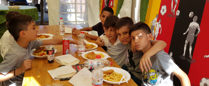 האחים פלאפל מתוך הטיפ של שני חן - למטייל