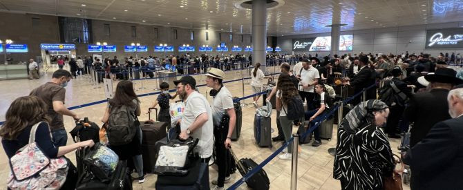 דווקא בשיא העונה: עיכובי טיסות בנתב"ג בגלל עומס תעופתי ביוון