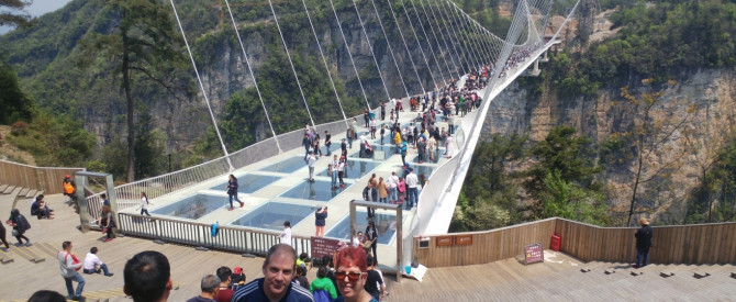 יום שני בזנגזיזייה גשר הזכוכית הארוך בעולם ושייט על הבאו פנג 