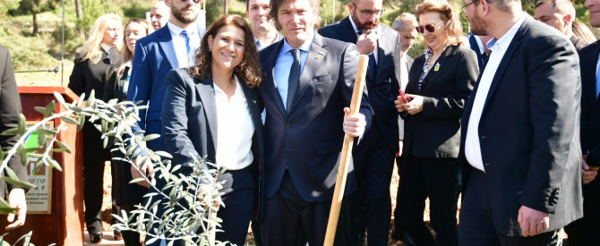 תומך נלהב של ישראל: נשיא ארגנטינה נטע עץ בירושלים