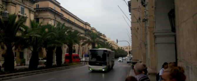 תחבורה ציבורית ומוניות במלטה מתוך הטיפ של 8avi8 - למטייל