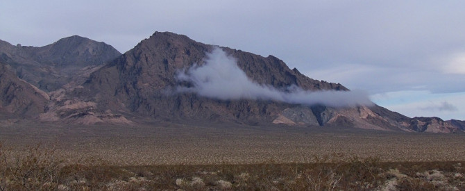 טיול אל Pyramid Canyon ברכס Amargosa