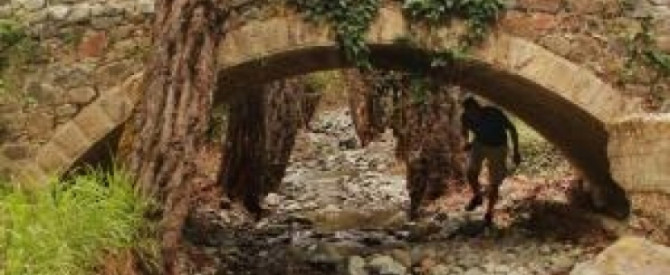 תמונה מייצגת עבור הפוסט: קפריסין, טיולים בהרי הטרודוס, גשר האבן מימי הביניים מיליה Medieval stone bridge Milia, Troodos mountain