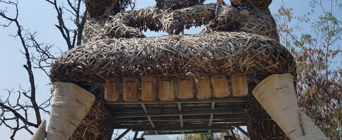 ร้านลูกทุ่งเรือนแพ מתוך הטיפ של הבלונדינית מבנות הפאורפאף - למטייל