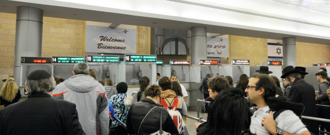 גם בישראל: נוסעים מסין ידרשו להצגת בדיקת קורונה שלילית