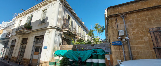 Inside the Buffer Zone