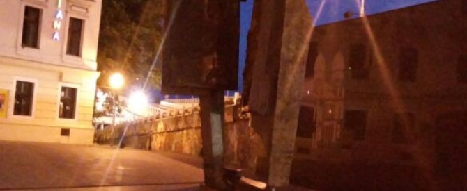 אנדרטת השואה ודגם בית הכנסת בברטיסלבה מתוך הטיפ של roma2005 - למטייל