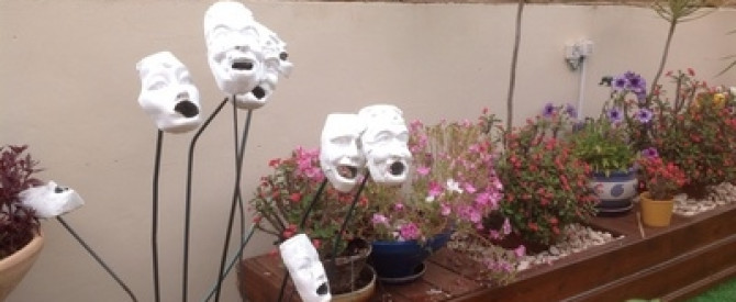 תמונה מייצגת עבור הפוסט: החצר של עמרם שבת