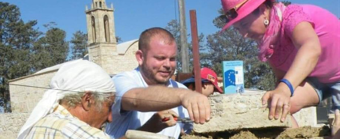 תמונה מייצגת עבור הפוסט: קפריסין, בניית בתים מלבני בוץ Mud Brick or Soil Brick Houses in Cyprus