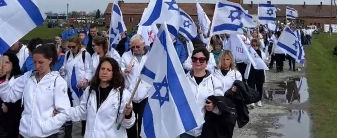צועדים וזוכרים: עשרות אלפי אנשים מרחבי העולם השתתפו במצעד החיים באושוויץ