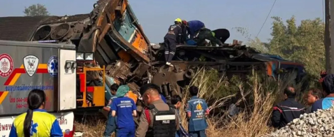 תאונת קטלנית בתאילנד: עשרות הרוגים ופצועים מנפילת מנוף על רכבת